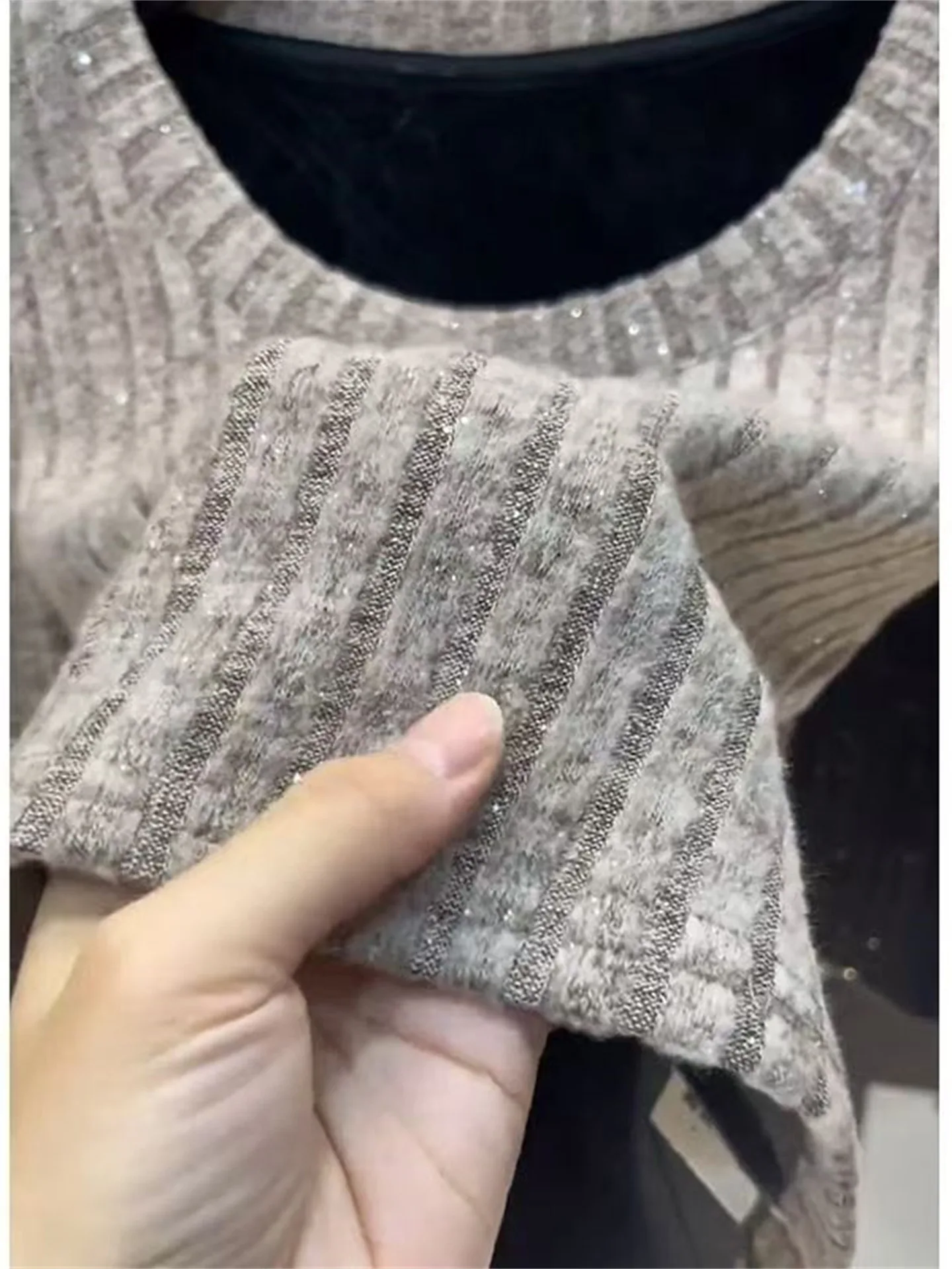 Warme, gefütterte Slim-Fit-Unterziehbluse mit Streifendesign, trendige Pailletten, modische Plus-Size-Innenbekleidung für Damen