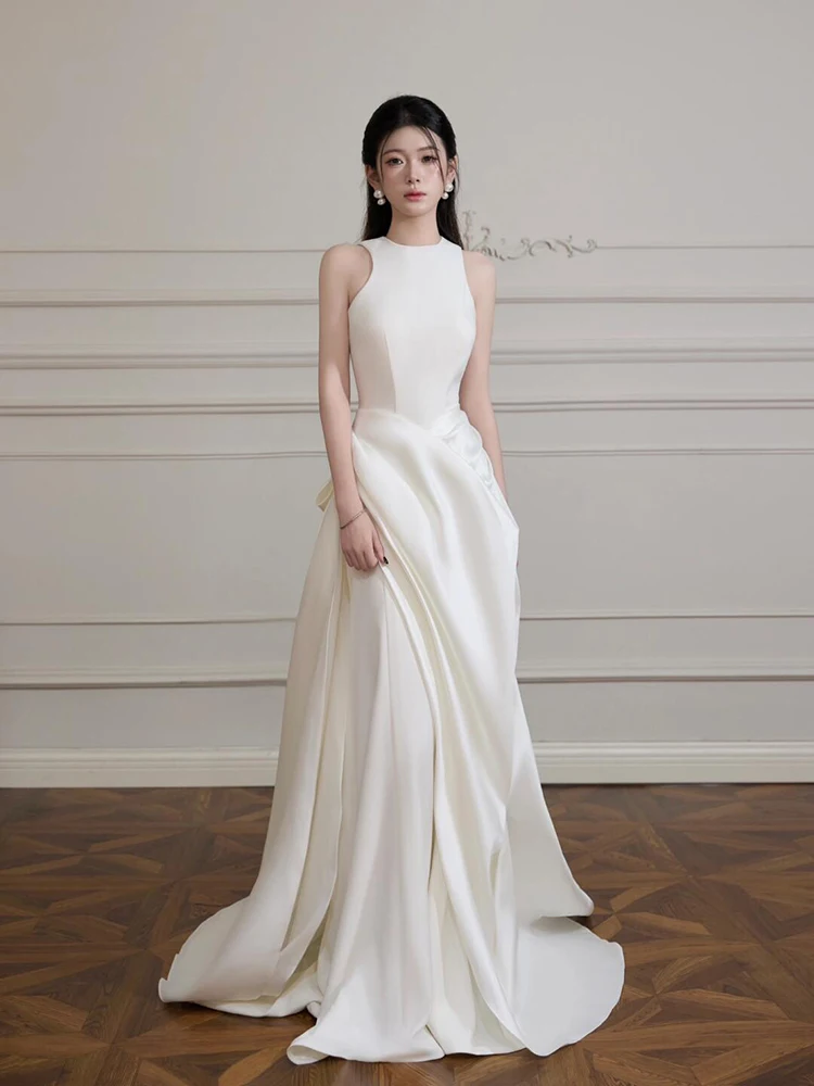 

Легкое атласное свадебное платье класса люкс с шлейфом для фотосессий и путешествий