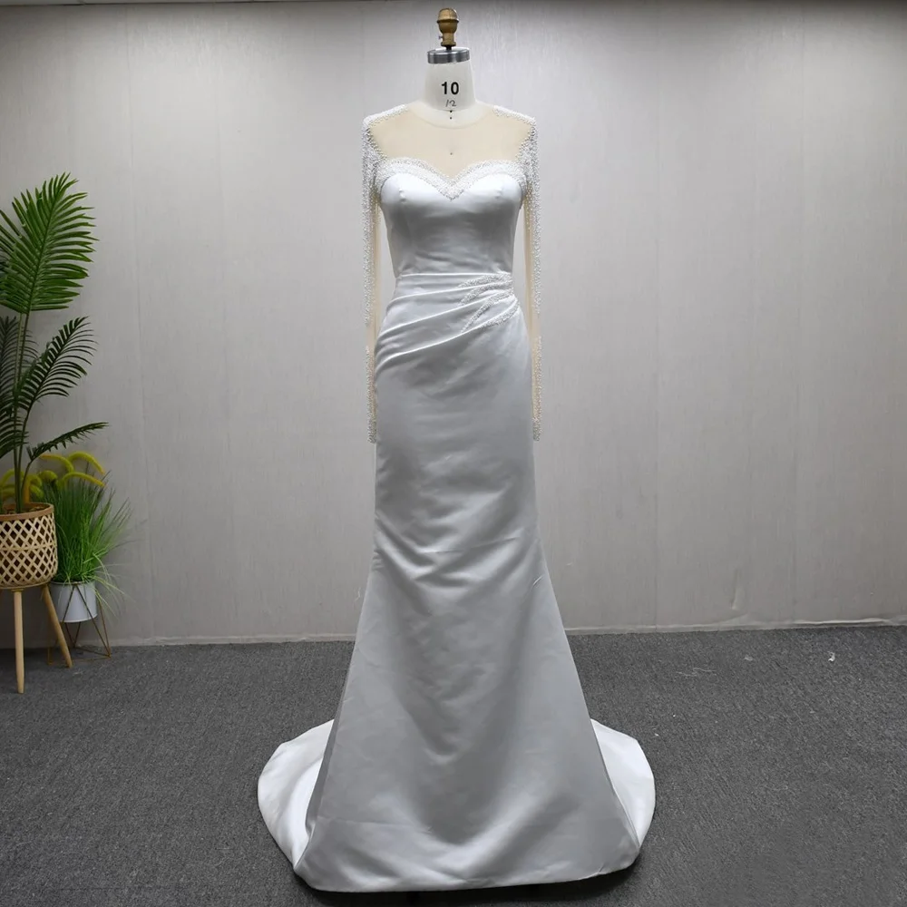 Abito da sposa in raso a maniche lunghe con scollo a O e bottoni con lacci sul retro Abito da sposa bianco ricamato