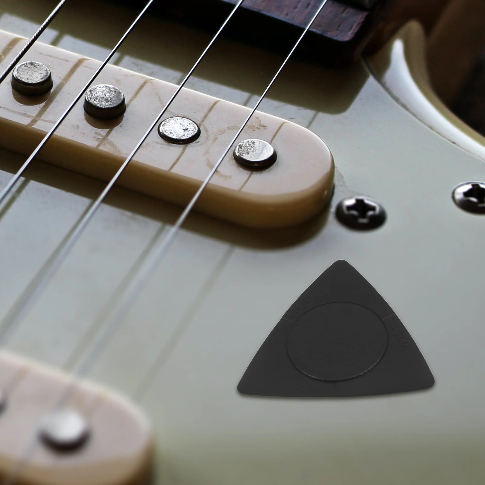 

20Pcs Anti-Slip Guitar Picks Triangle Style 0.5mm 0.75mm 1Mm Thickness Warm Tone Performance ABS Material for Acoustic Guitar