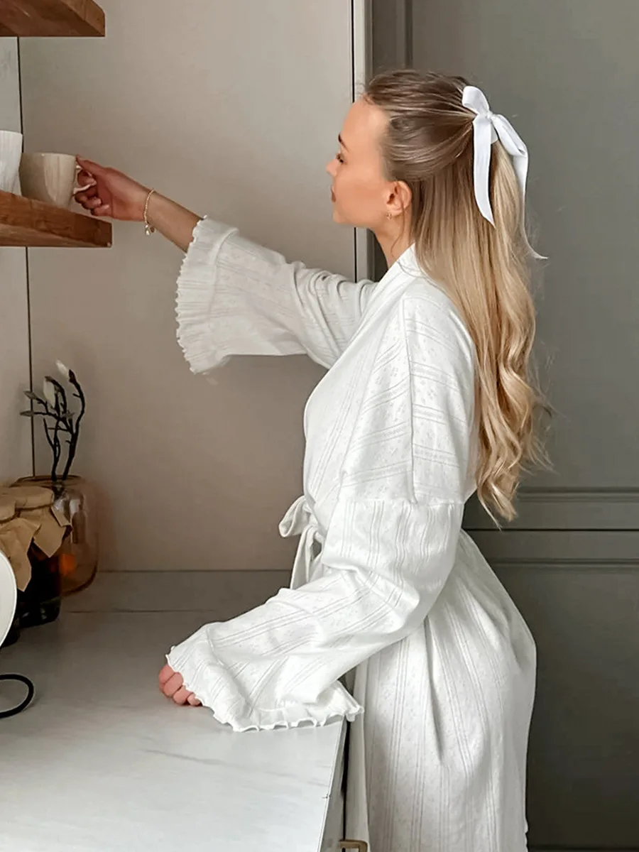 Muzuleva 女性の春の新作白長袖ローブエレガントなフリルトリムオープンフロントパジャマホームウェアローブ