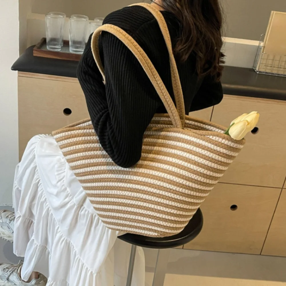 

Fresh Shell Straw Large Capacity Exposure Clutches Vintage Panelled Stripe Personalized Shoulder Bags Women Braid Minority Totes