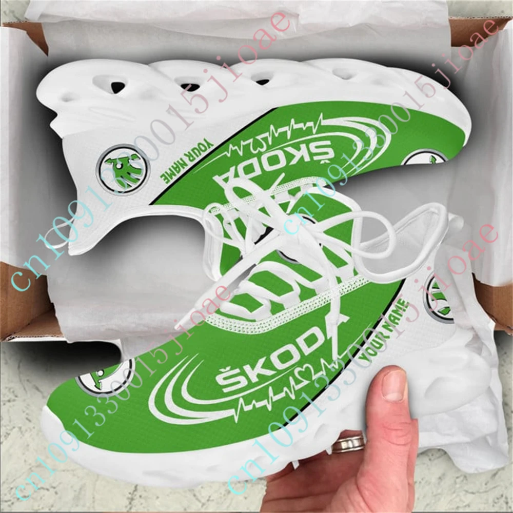 Skoda sepatu kets lari uniseks, sepatu Sneakers olahraga tenis kasual ringan ukuran besar dengan Logo kustom untuk pria