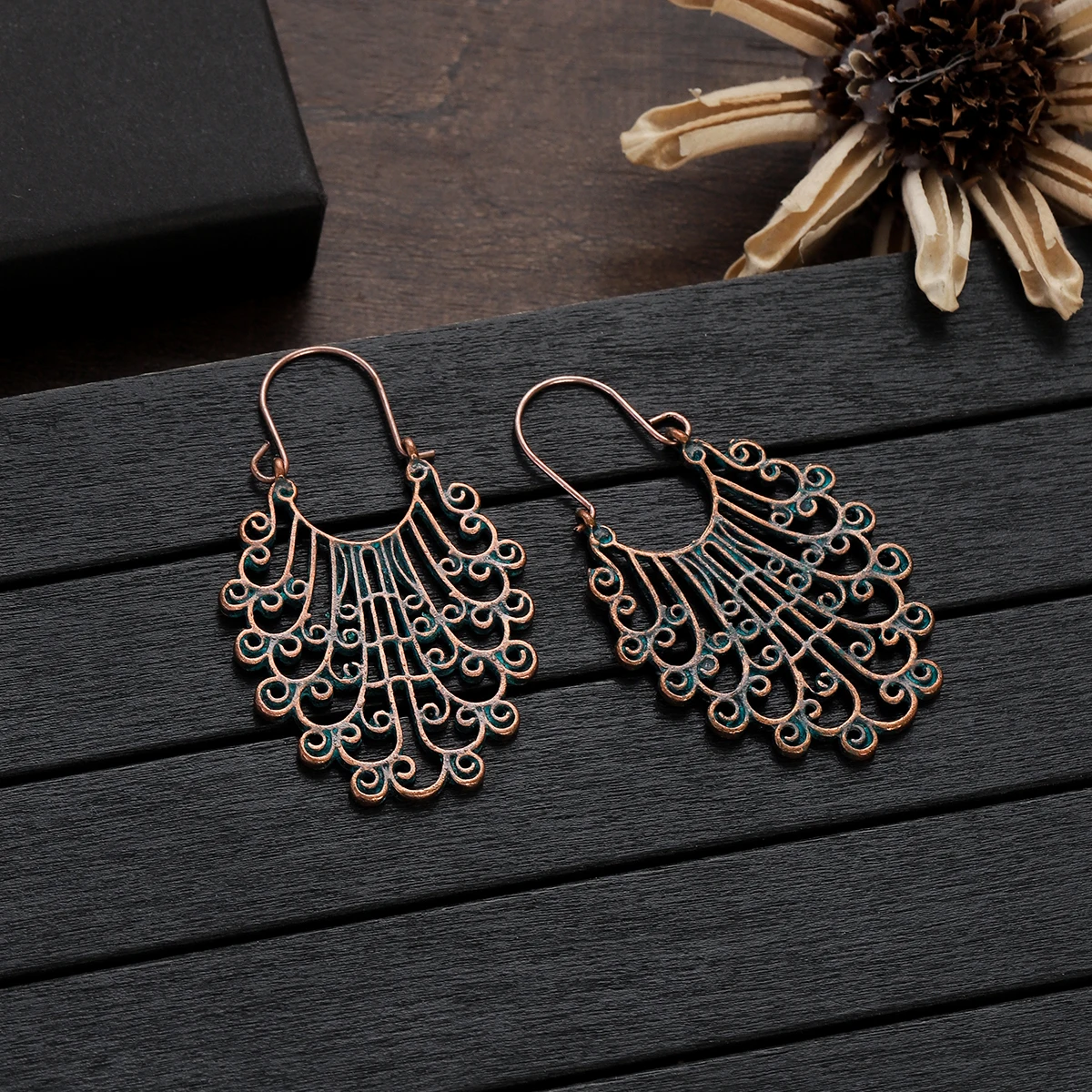 Green Bronze Metal Earrings Hollow Geometry Dangle Earrings for Women Ethnic Vintage Charm Jewelry Brincos Accessories