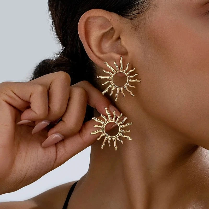 Vintage Golden Sun Shape Stud Earrings Trendy Geometric Personality Round Circle Punk Metal Daily Wear Women Girls Ear Jewelry