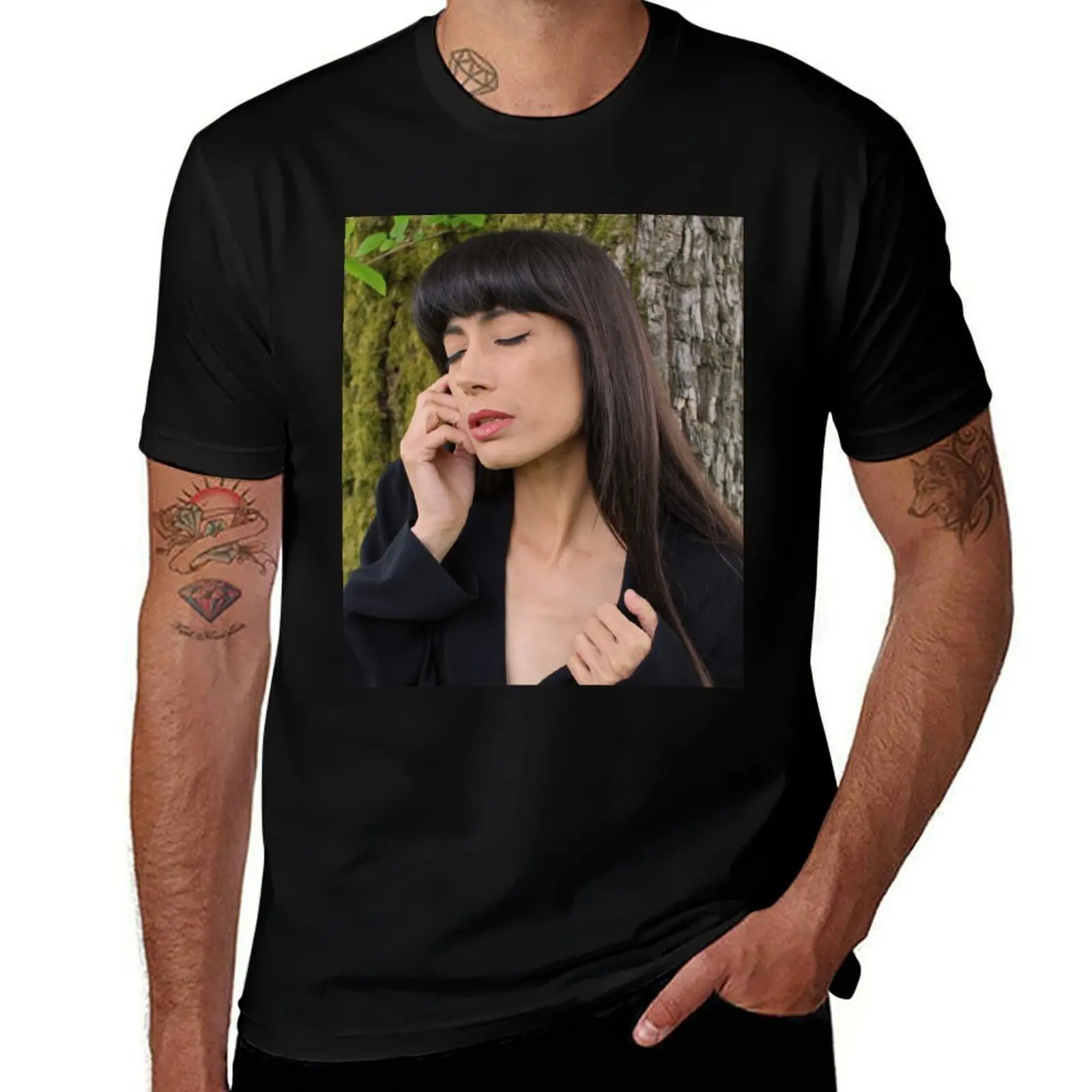 

Portrait of a Beautiful Young Lady T-Shirt summer tops blanks street wear football t shirt Men's t-shirt