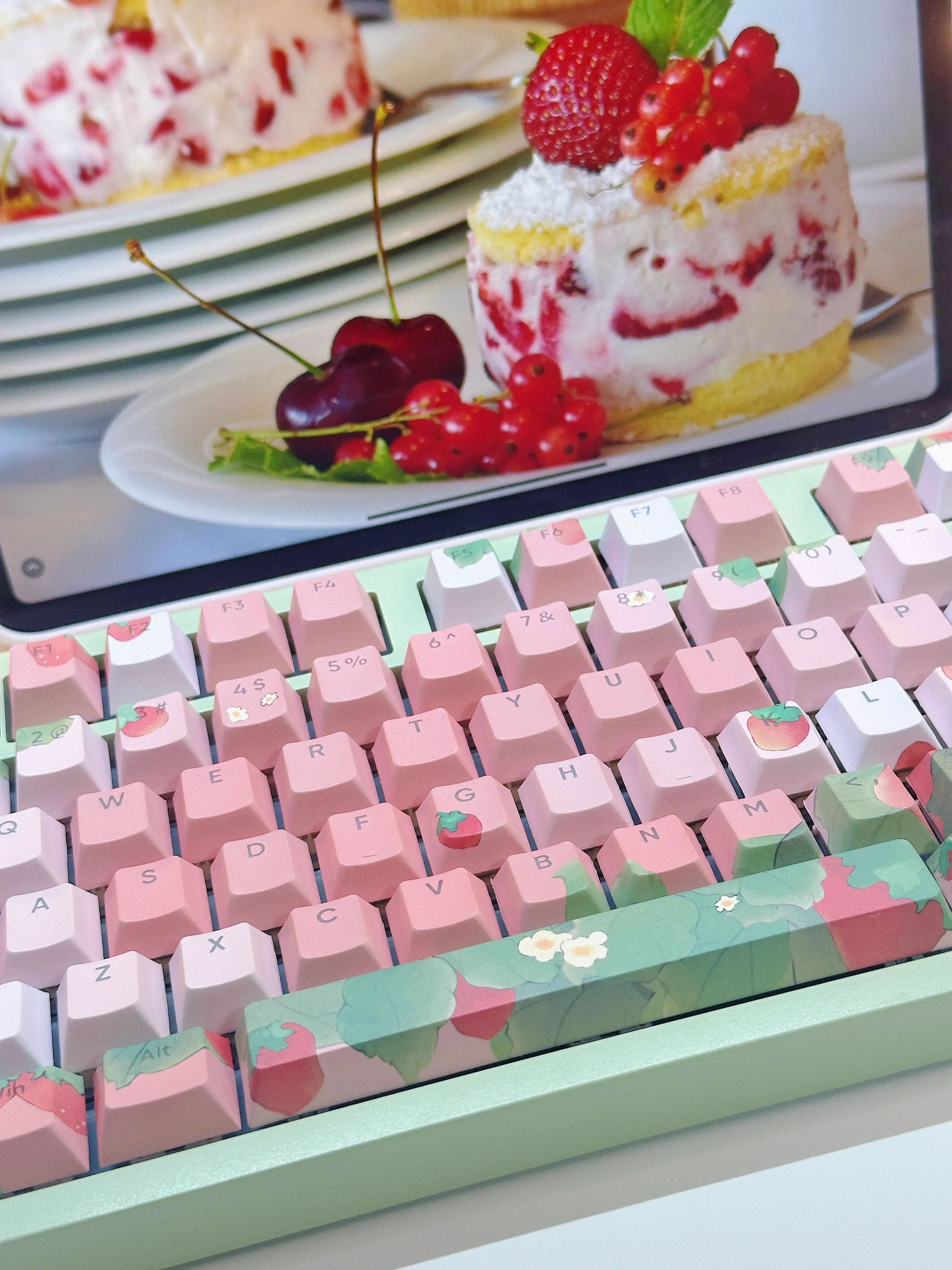 Strawberry Keycaps MOA Keycap CuteTransparent Chreey 120+ Keys PBT Gift Sublimation Mechanical Keyboard Cap for MX Switch