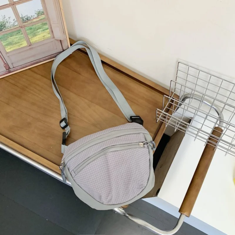 

Стильная кожаная сумка через плечо для женщин с RFID-блокировкой на молнии с металлическим логотипом, легкая водонепроницаемая сумка-бестселлер для пригородных поездок ​