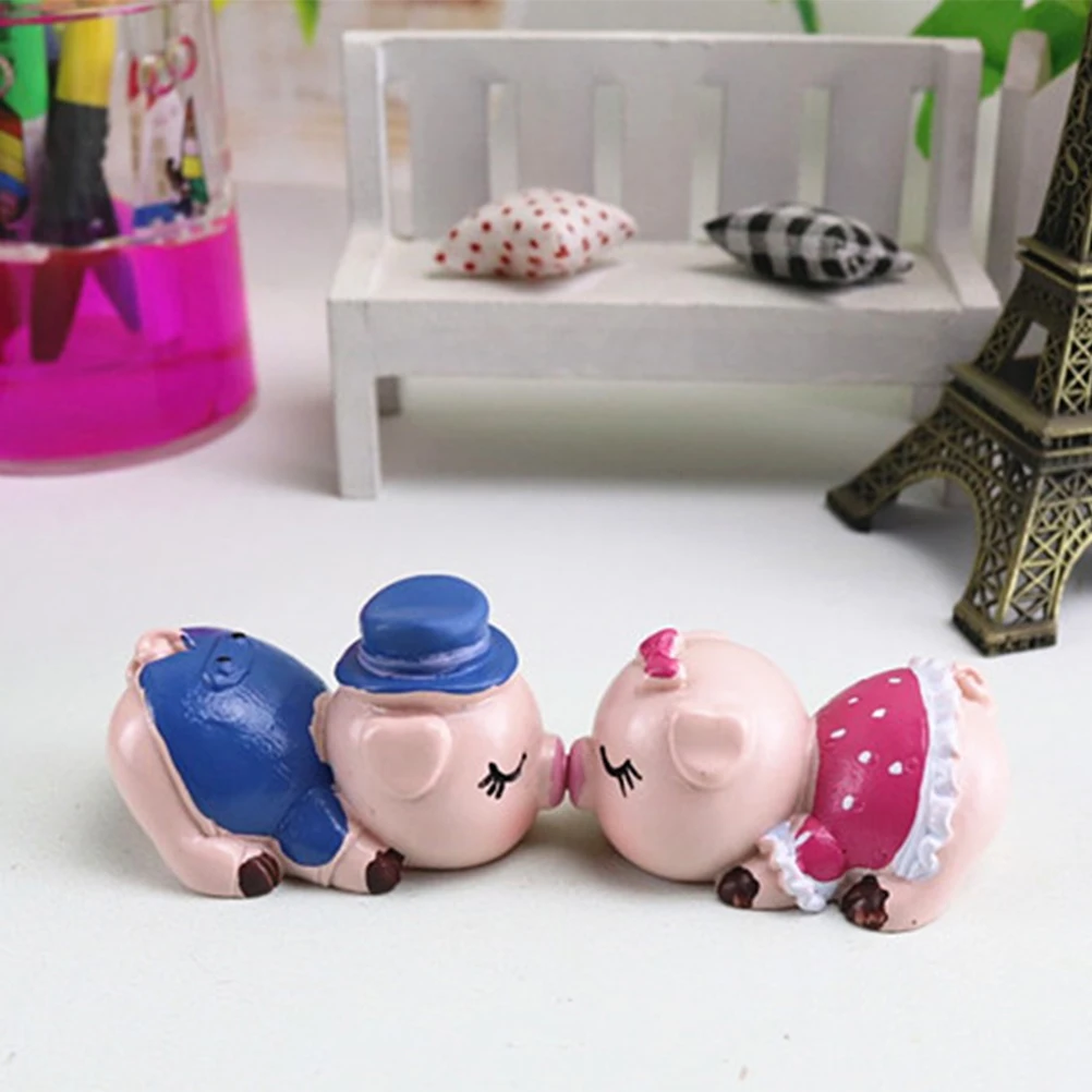 

1Pair Cartoon Kissing Couple Pig Resin Ornaments Car Dashboard Decoration Car Interior Gift Dashboard Decorations