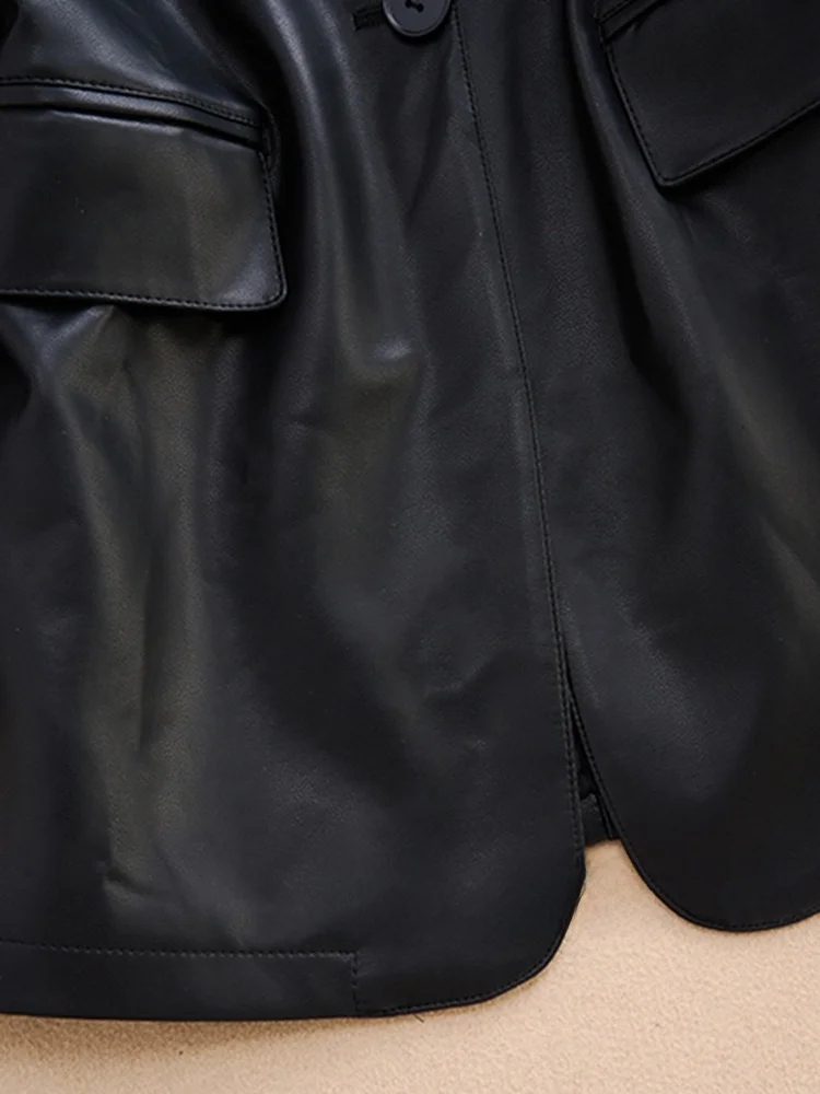 Modna kurtka damska z krótkim rękawem ze skóry PU, wiatroodporna, wodoodporna, w dużych rozmiarach, codzienna, zapinana na guziki, z detalami z materiału.