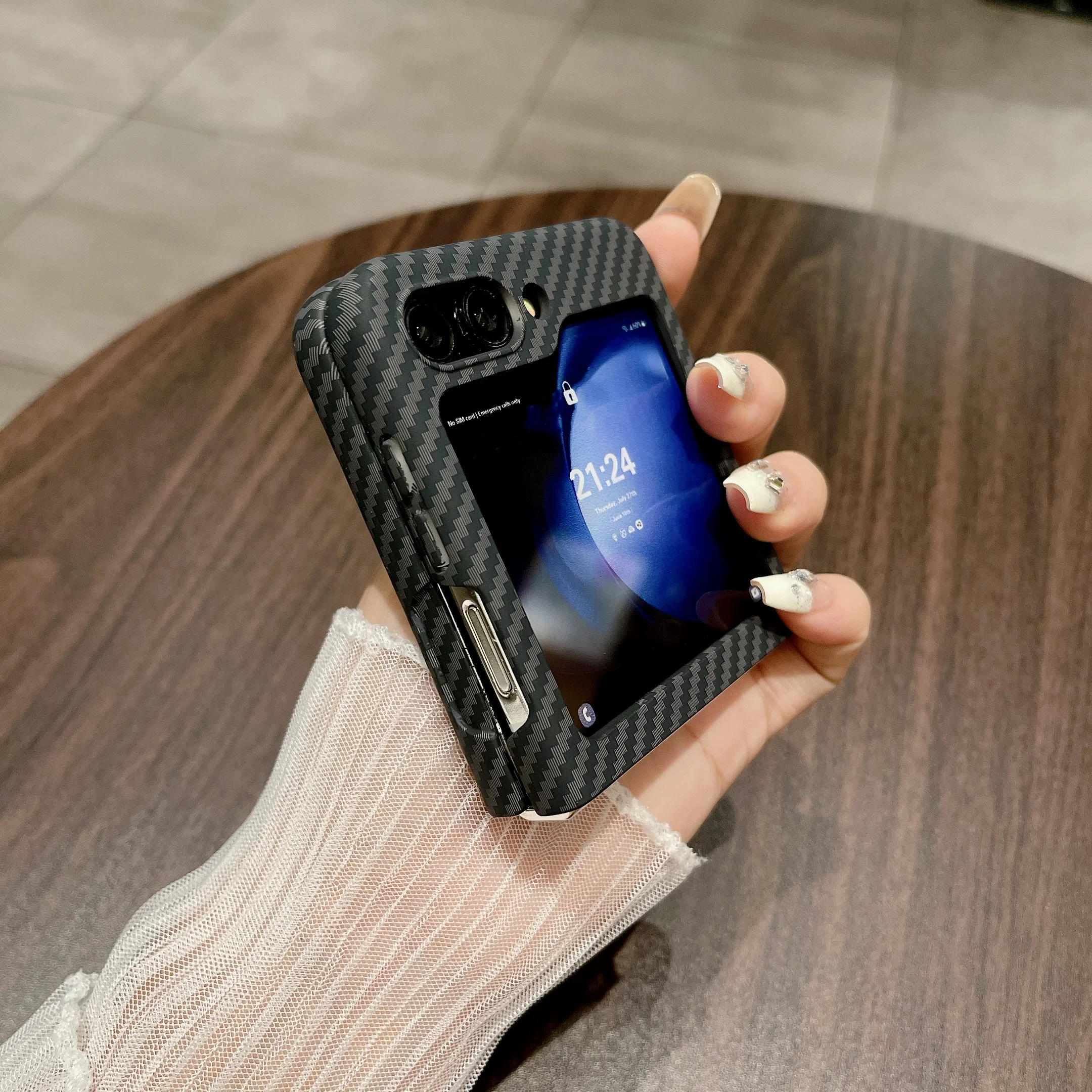 Luxury Carbon Fiber Texture Kevlar Pattern Bumper Case For Samsung Galaxy Z Flip 6 5 4 3 Camera Protection Shockproof Hard Cover