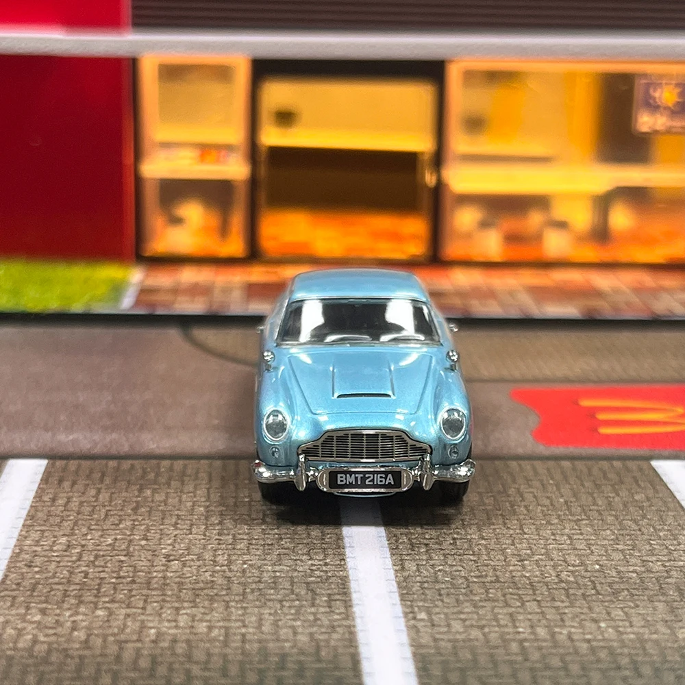 DCM 1:64 DB5 modèle de voiture moulé sous pression