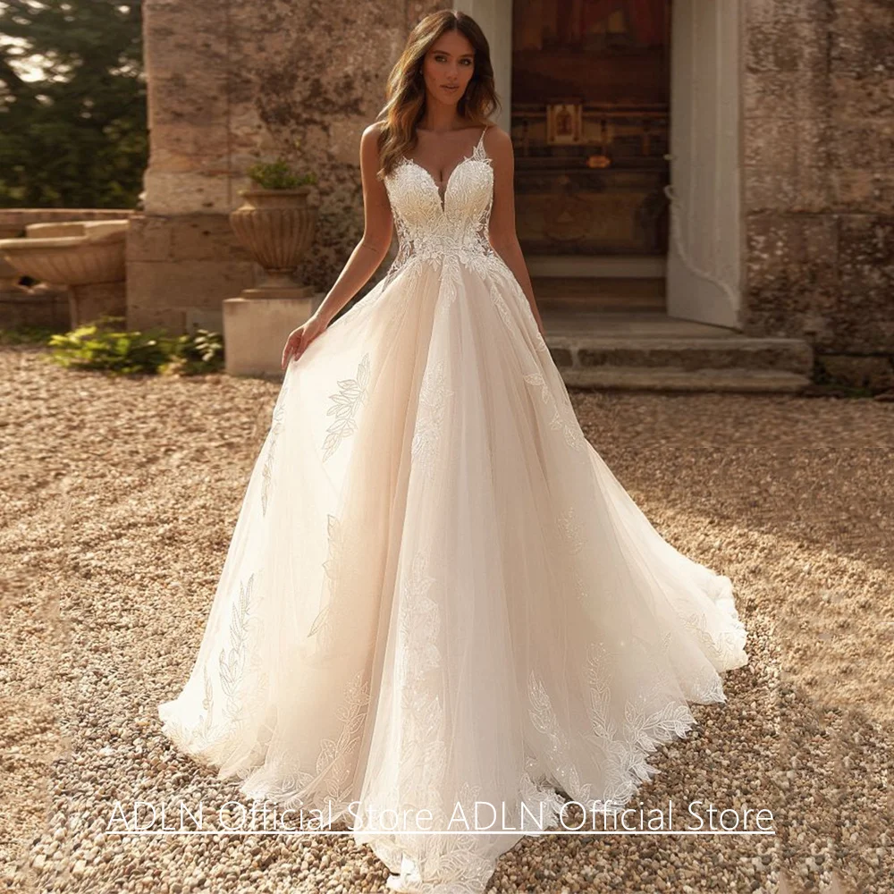 Abiti da sposa caldi Cinghie per spaghetti personalizzate Scollo a V Backless Scintillanti Paillettes Applique Sweep Train Abiti da sposa