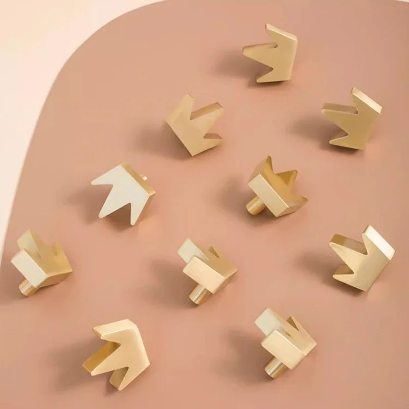 Crown Shape Cabinet Cupboard Drawer Pulls Brass Furniture Hardware Handles Elegant Door Knobs and Handles for Kitchen Cupboard