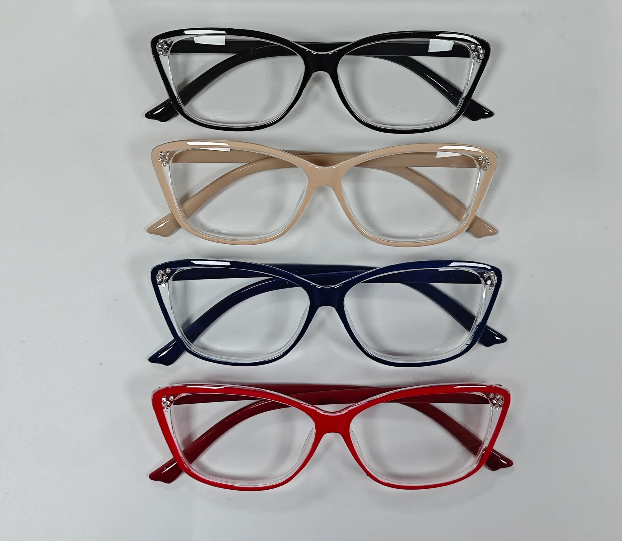 キャットアイ老眼鏡 4 個、超軽量で、スプリングヒンジ付きで快適な締め付け感のないフィット感を実現します。