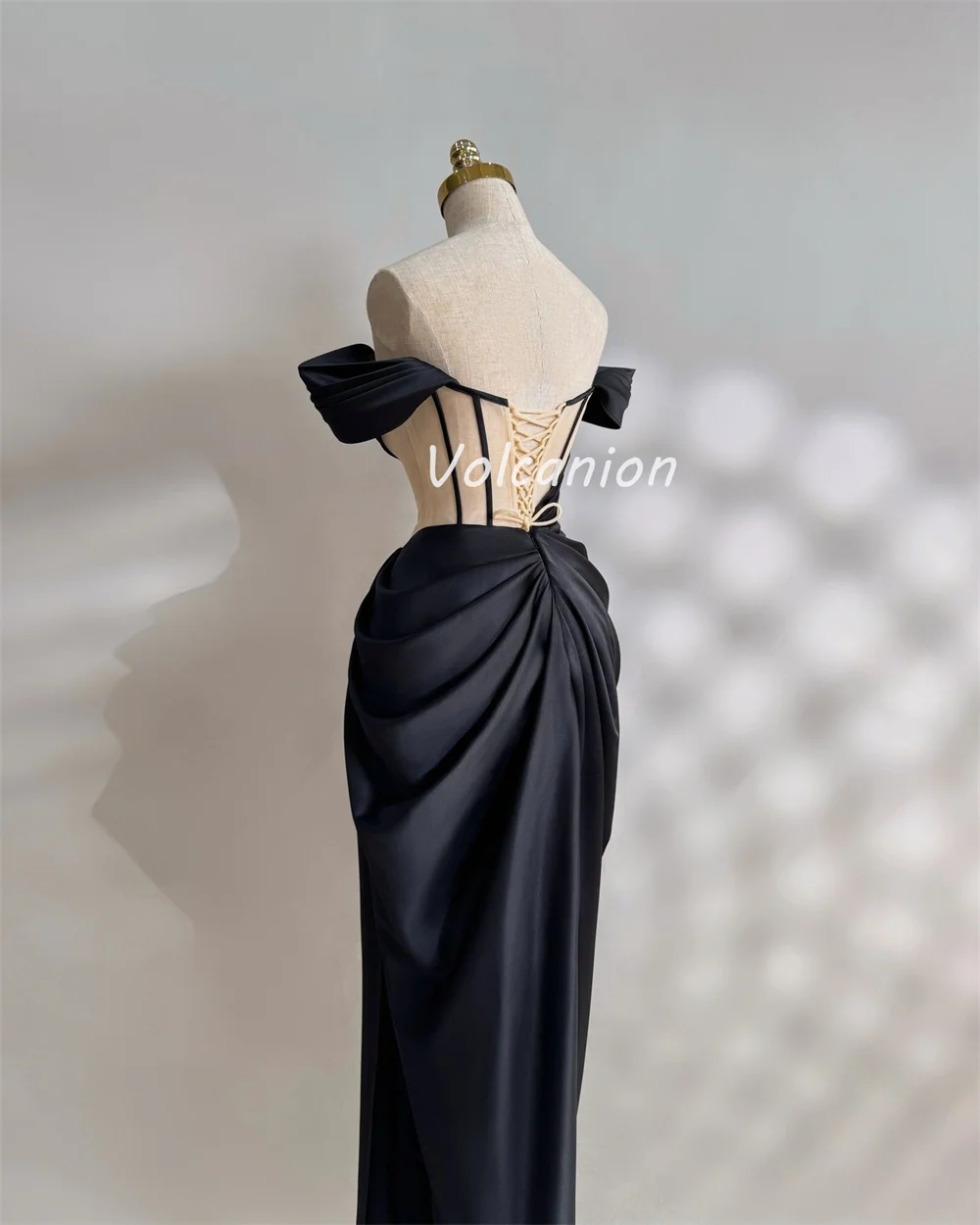 맞춤형 고품질 클래식 Charmeuse Pleat Column 오프 숄더 롱 드레스 맞춤형 행사 드레스 현대적인 스타일 섹시한