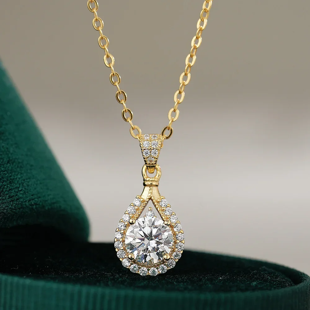 Lumira Teardrop-Shaped 18K Gold Pendant Necklace with Collarbone Chain Women's Pipa-Shaped Moissanite Necklace