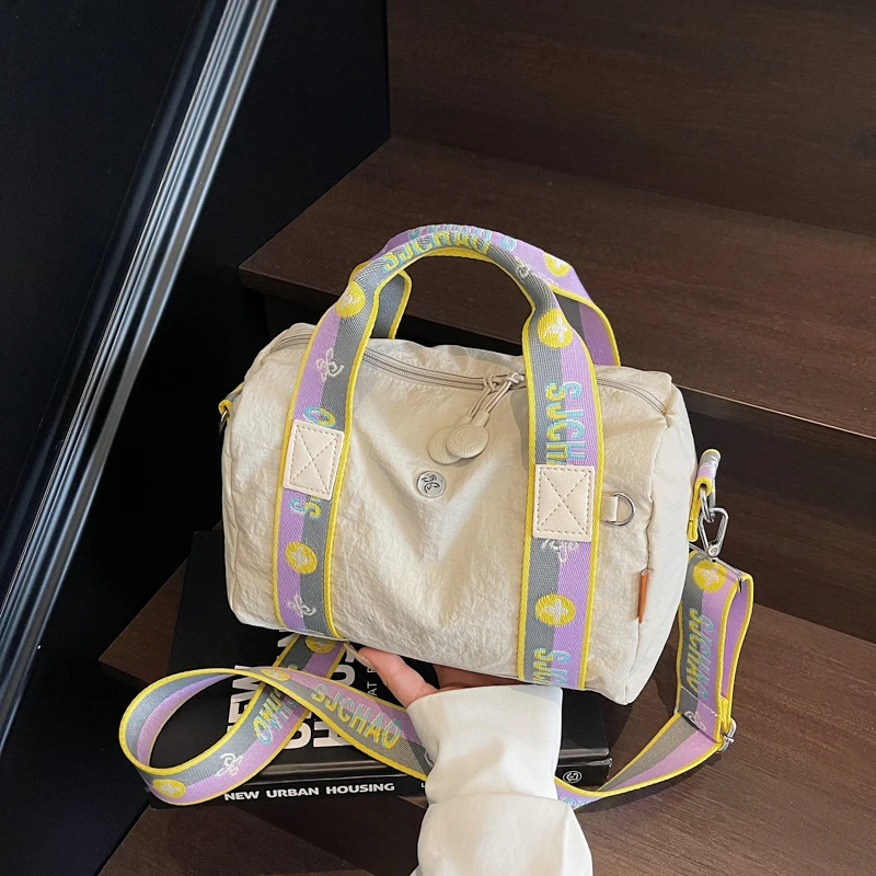 

Новая женская модная и повседневная легкая сумка через плечо большой вместимости, популярная прочная и простая женская сумка через плечо