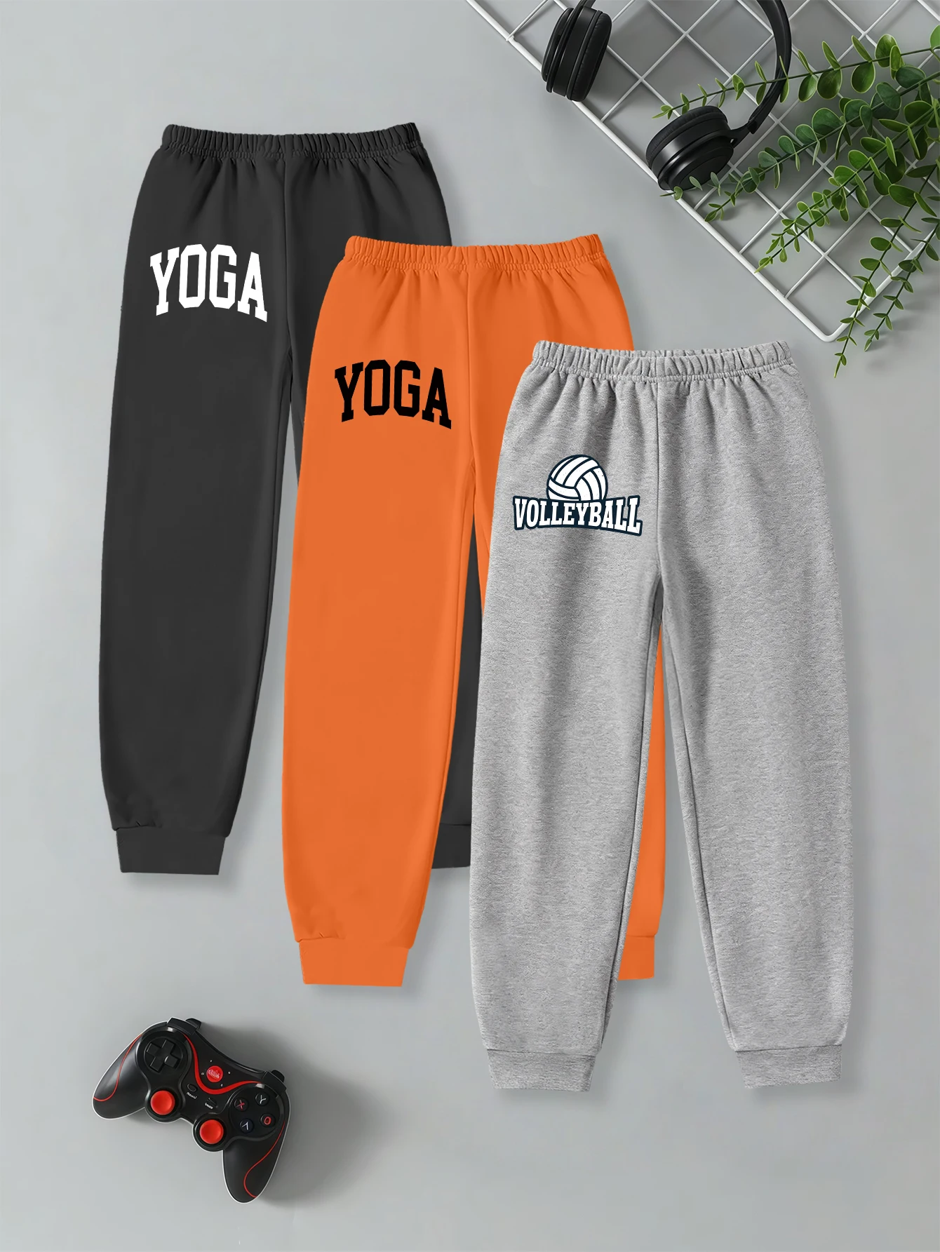 

3 шт.: повседневные спортивные штаны для мальчиков с мультяшным принтом волейбола и черно-белым принтом YOGA для осени