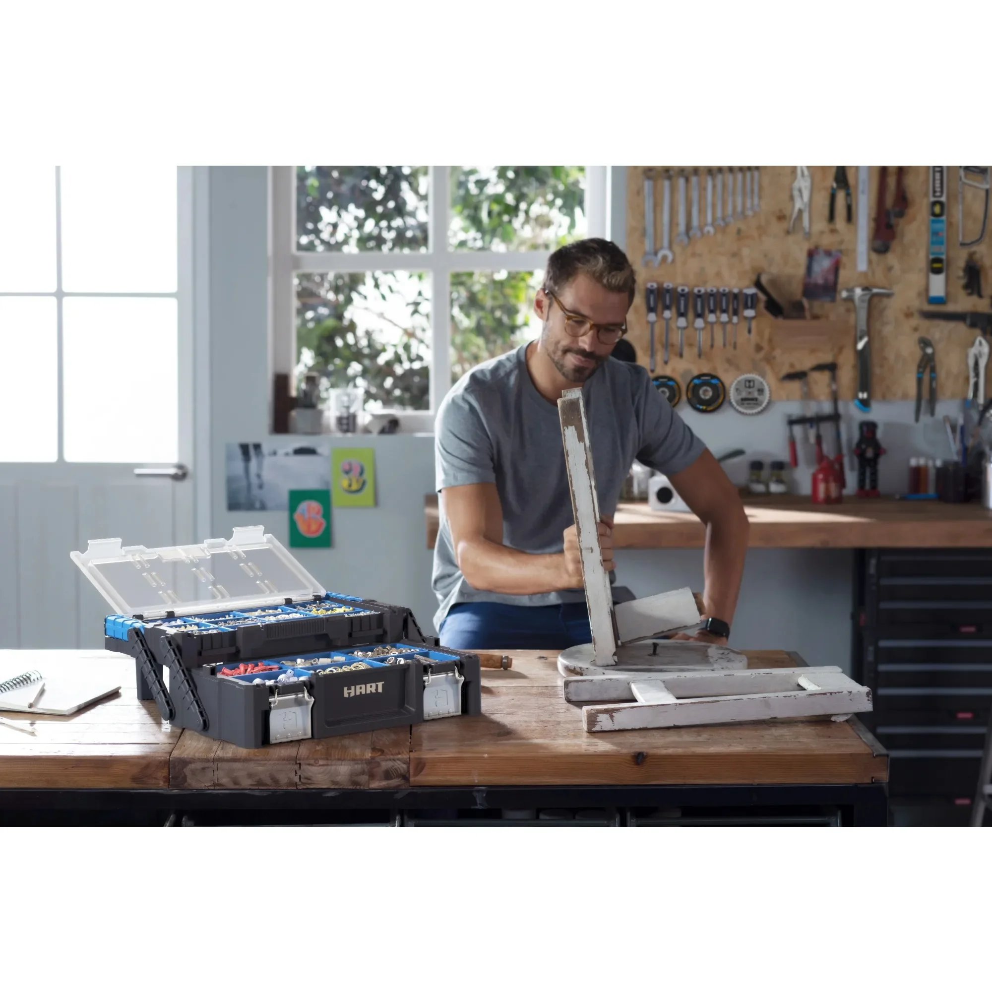 Tool box with sturdy metal lock to ensure all your valuable items are securely stored when not in use and when transporting