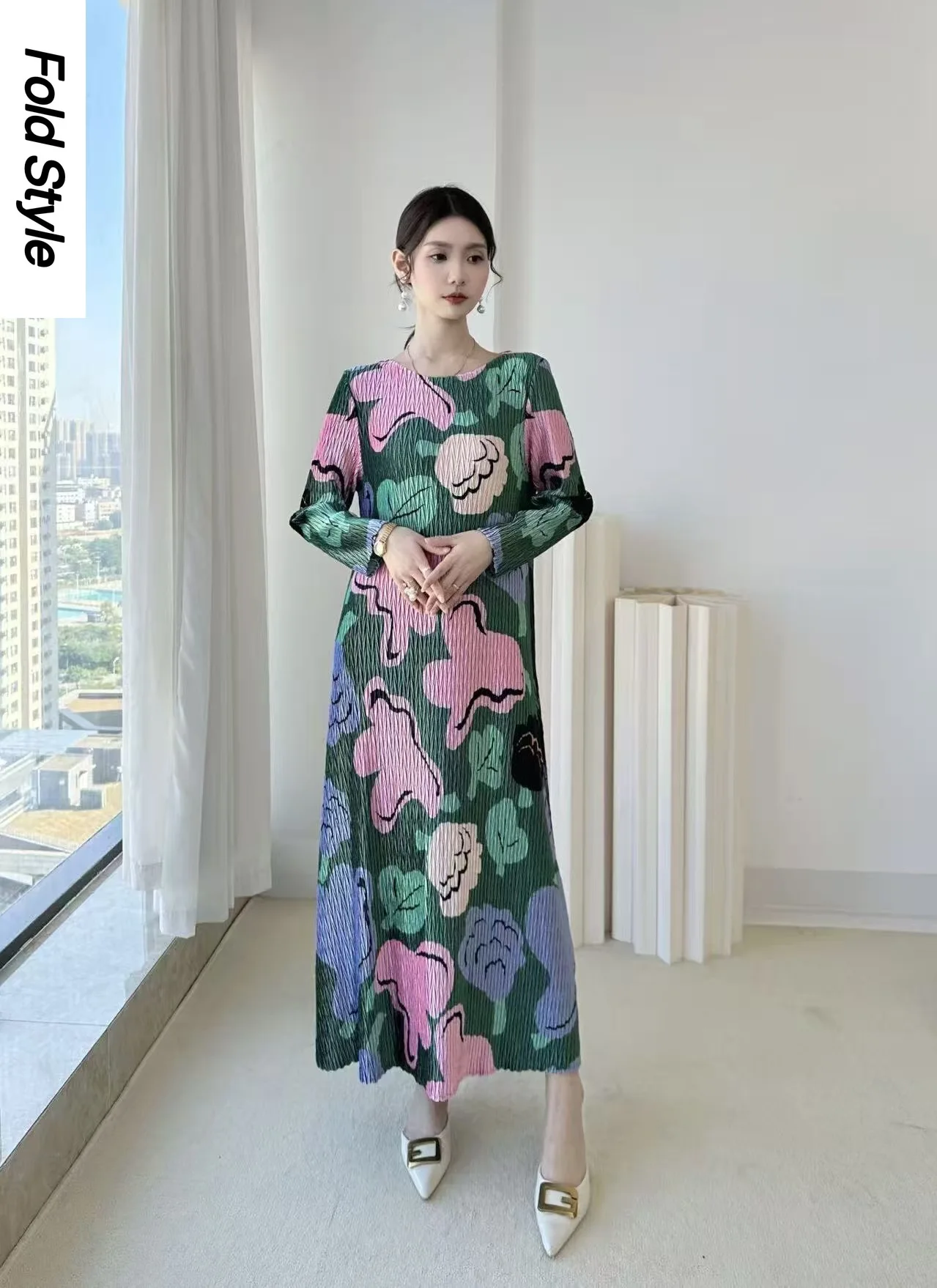 

2025 Winter New Foreign Style Printing Dress Pleated Long Temperament Commuter Elegant Skirt Women