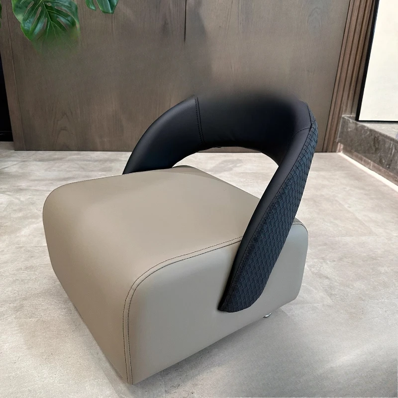 スピンズ エレガンス リビングルームチェア 読書用 高級感のある白いリラックスチェア 居心地の良い黒いシローネス モダン家具 ホーム