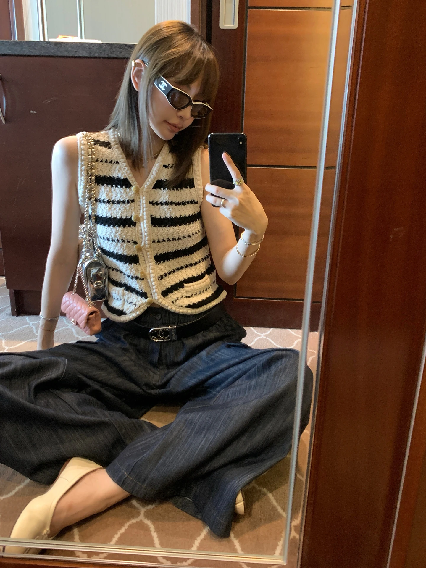 

Classic Bla White Handmade Hook Knitted V-Ne Svel Vest Retro Versatile ort Top Commute Sle Polyester Blend