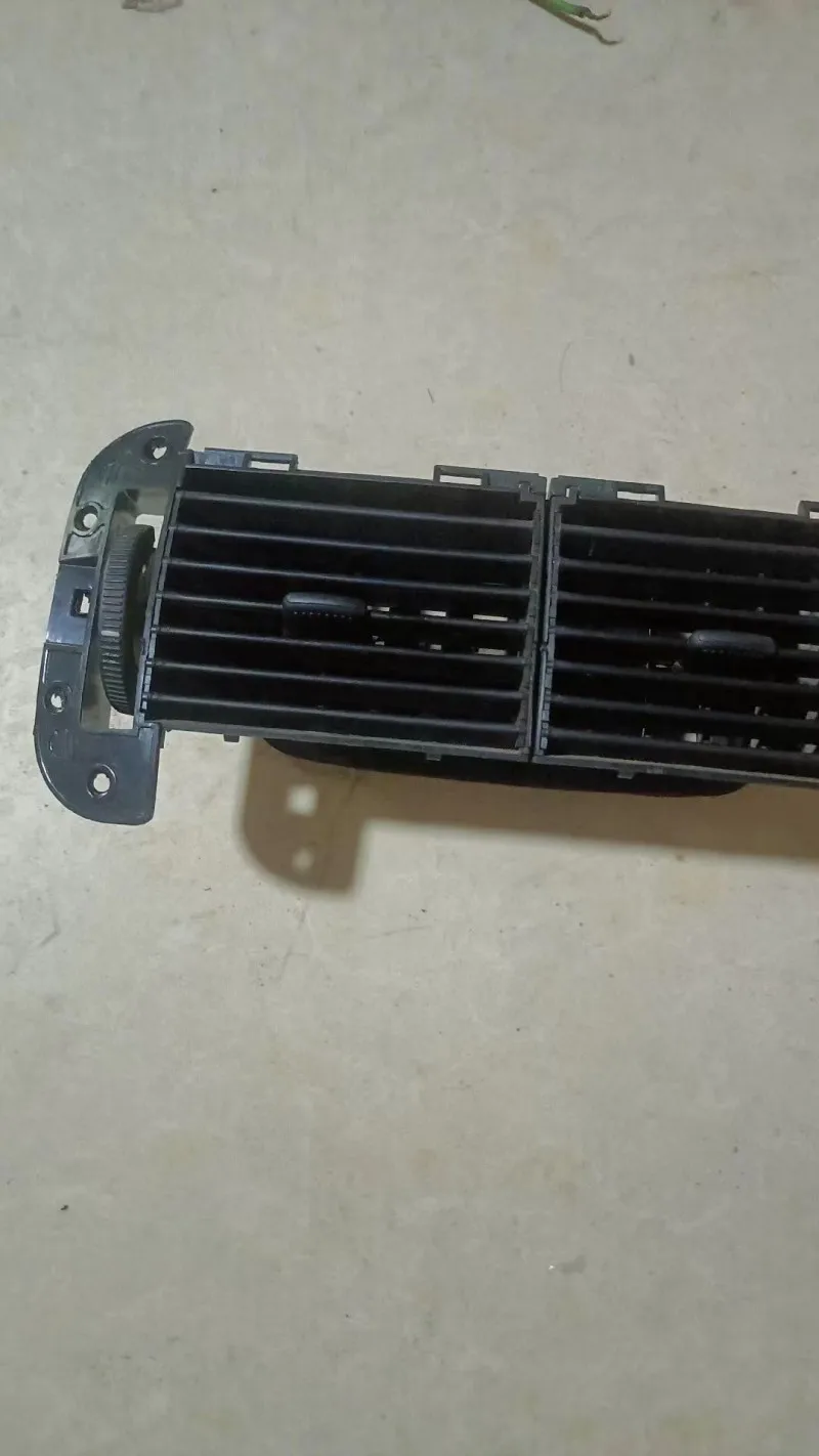 Genuine Used Second Hand Part 6Q0858069 Car Front Dash Air Vent Grill For VW Cross Polo 4 Sedan Vento 9N 2002-2010