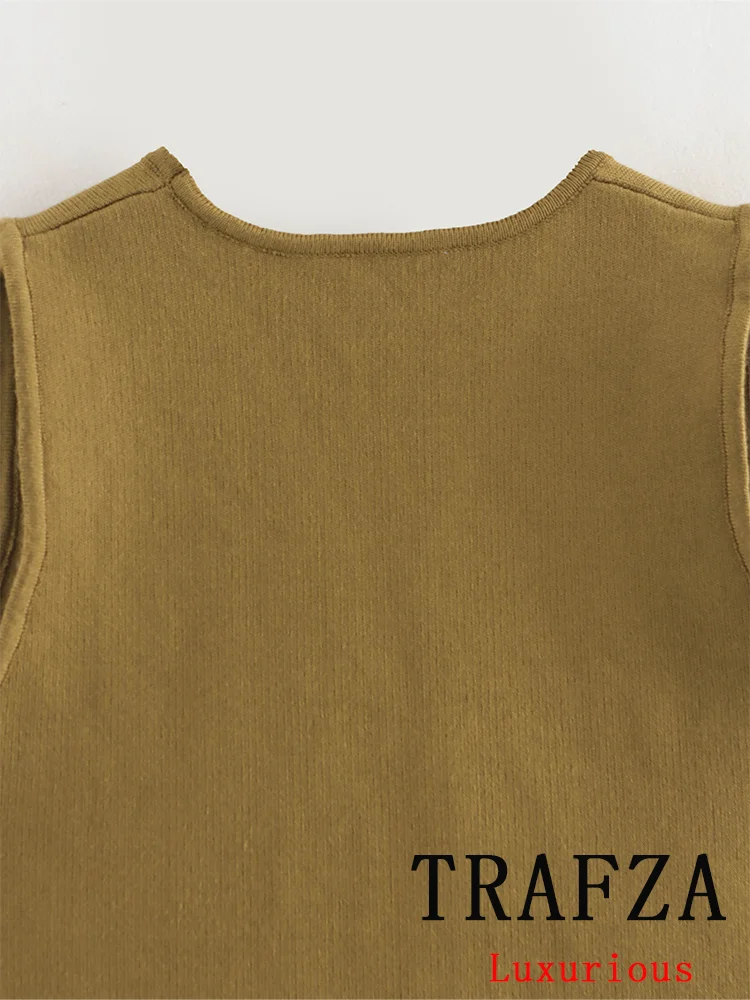 TRAFZA Vintage Casual Chic Women Knitted Tops Solid VNeck Single Breasted Pockets Sleeveless Short Vest Fashion 2024 Autumn Tops