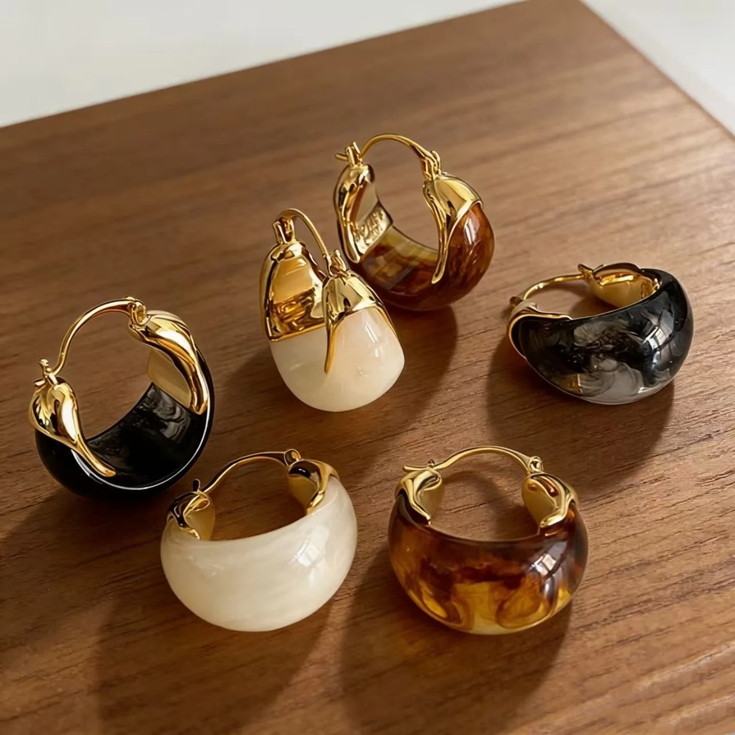 ins wind irregular C-shaped earrings high-end earrings autumn and winter new niche design fashionable stud earrings