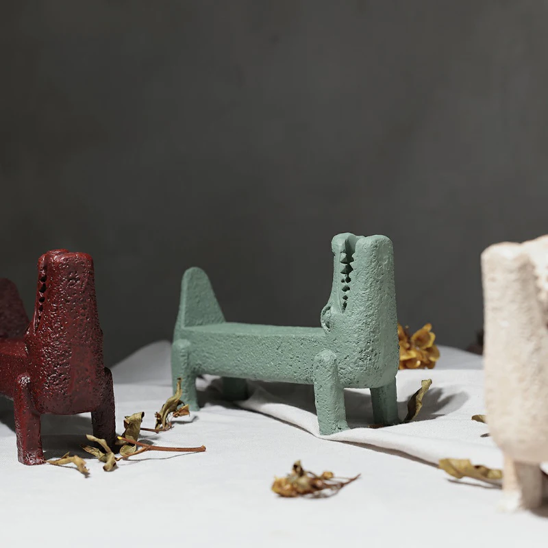 Modern Creative 3 Colors Crocodile Figurines Resin Crafts Desktop Decoration Bedroom Study Pen Holder Placed Living Room Porch - view 2