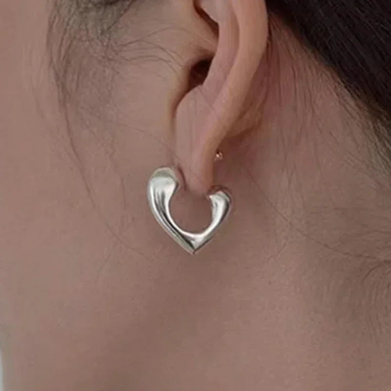 Fashion Jewelry European and American Design Metal Heart Hoop Cool Trend Earrings For Women Party Gifts Hot Sale Dropshipping