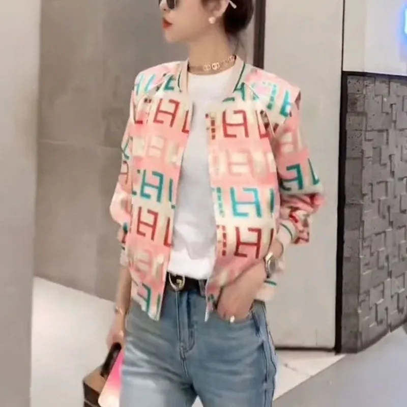 Modna i ekskluzywna kurtka baseballowa 2025, nowa jesienna różowa kurtka rozpinana z literami i zamkiem błyskawicznym.