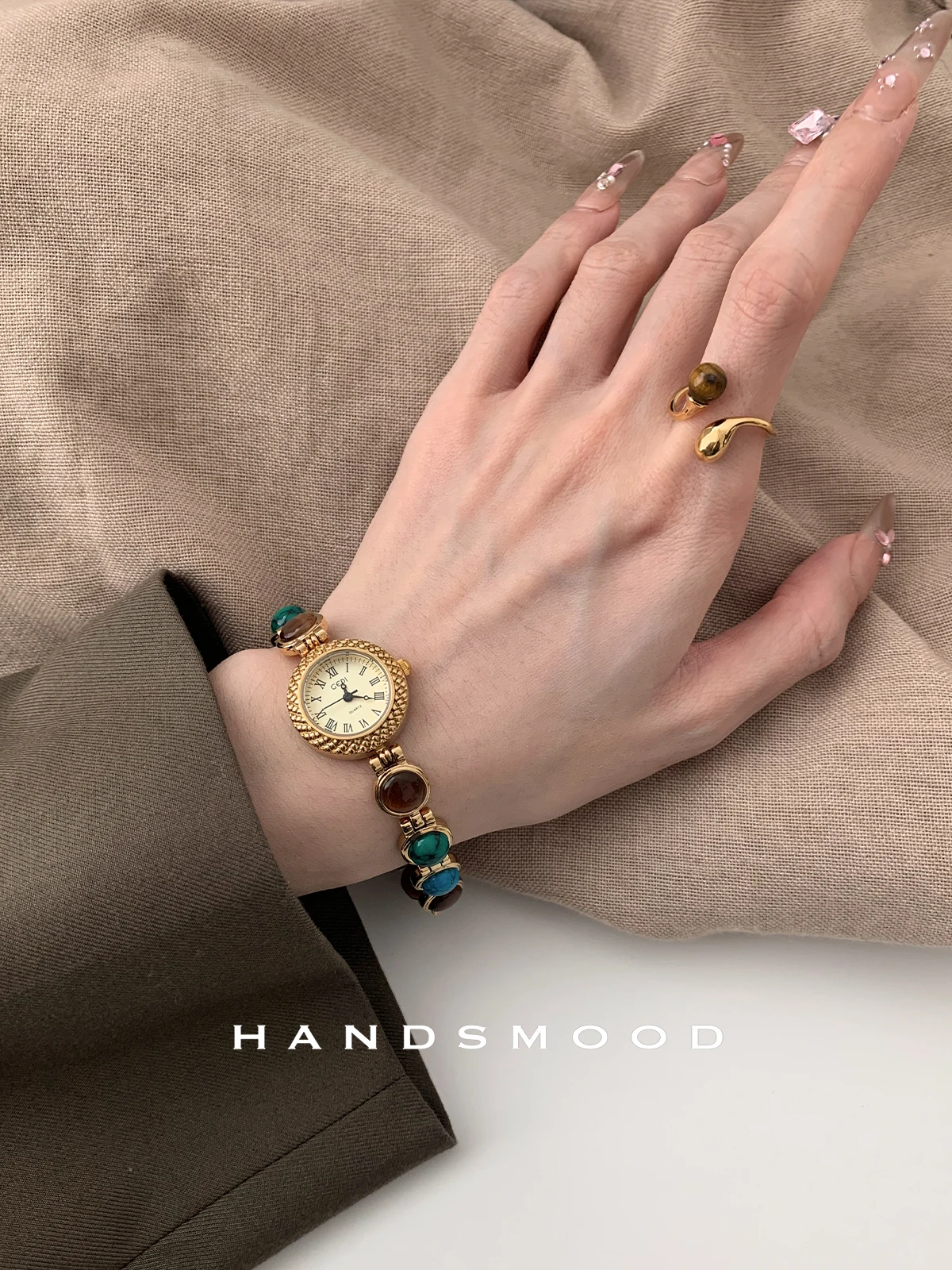 ساعات نسائية أنيقة تصميم ريترو ساعات نسائية عصرية ومتطورة متعددة الاستخدامات مناسبة للنساء، مجموعة نسائية. #3