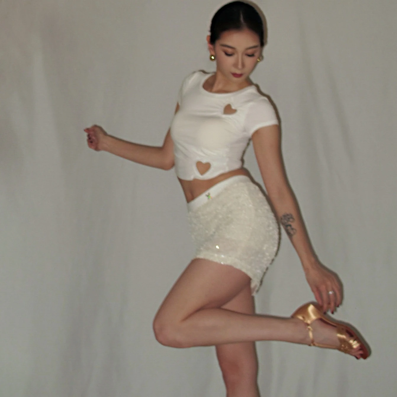 Nouveaux hauts de danse latine pour femmes, manches courtes, col rond, hauts courts, vêtements d'entraînement Sexy pour adultes, vêtements de danse Rumba Samba BL16941