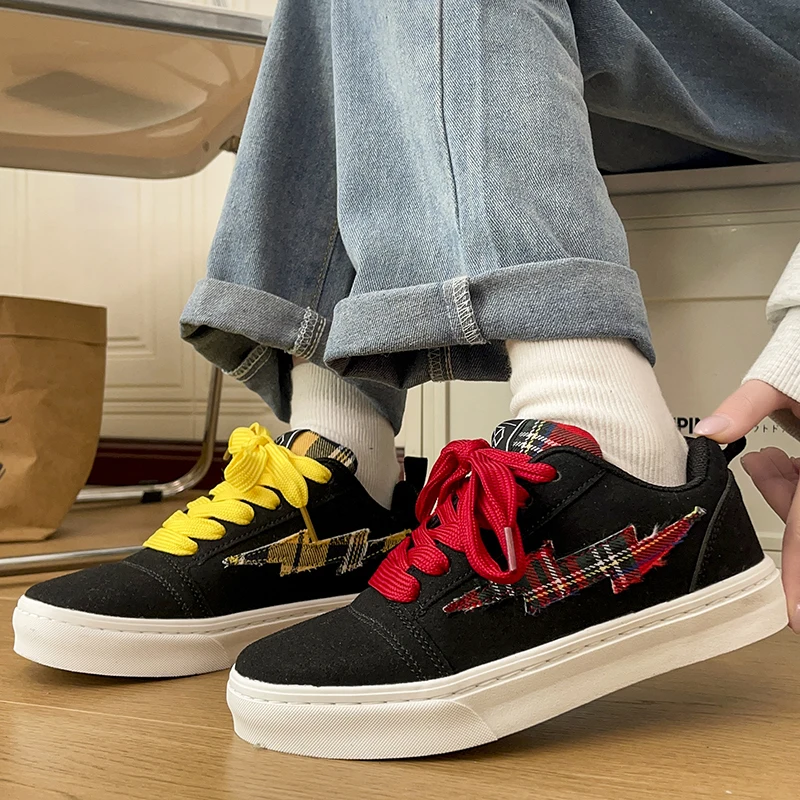 Flat Sole Comfortable Skate Sneakers 2026 Autumn Hot Sale  Mens Casual Shoes Fashion Canvas Solid Colour Wear-resistant Footwear