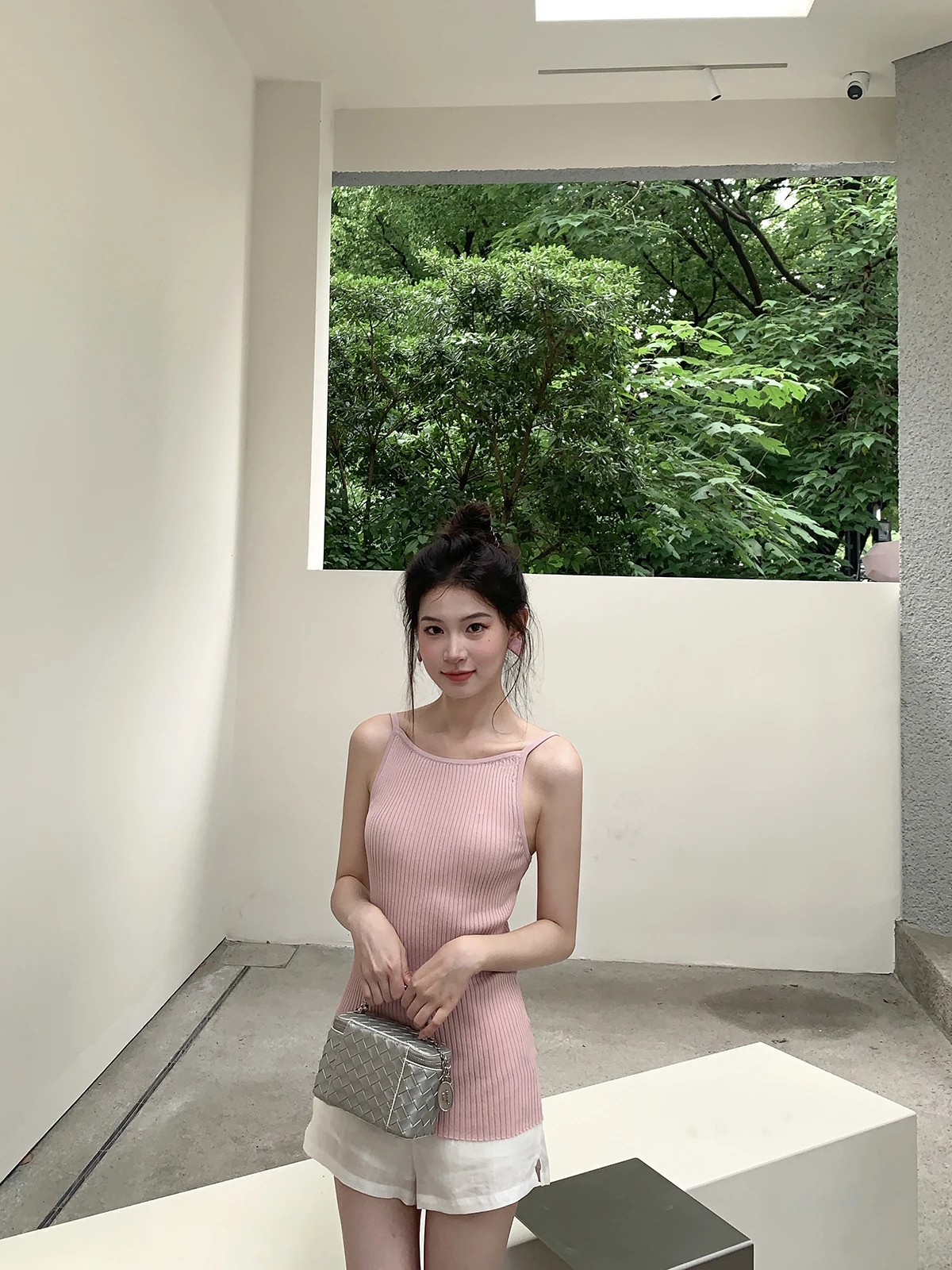 

Желтый яркий комплект Elovey: вязаный топ и льняные шорты, комплект из двух предметов A03, приталенный крой, стандартная длина, без рукавов, чистый хлопок