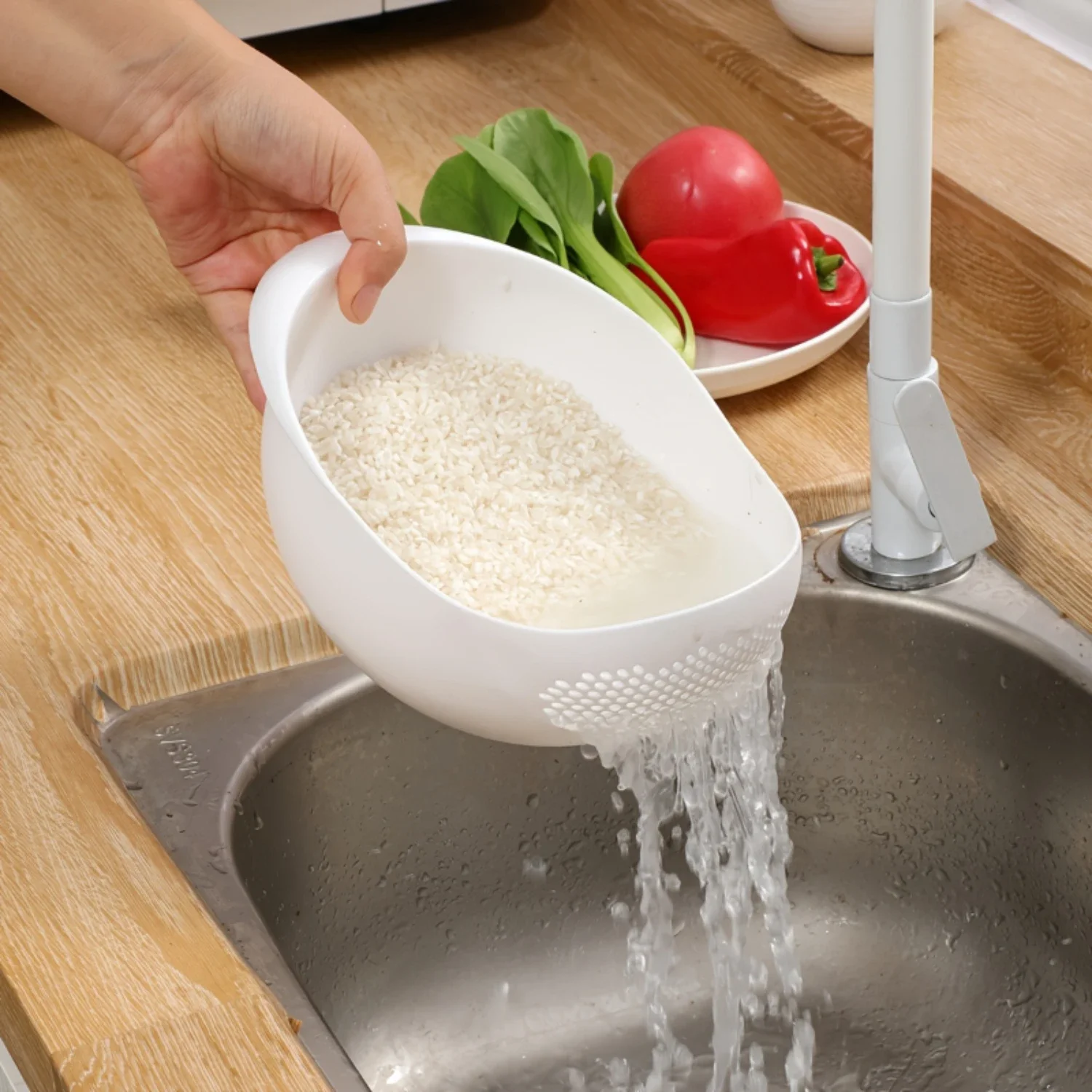 Rinse Rice Washing Basket: Durable Plastic Colander & Sieve-Easy-Clean Kitchen Gadget