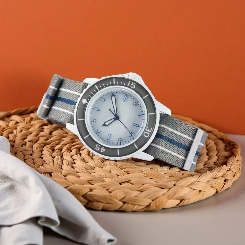 2025 El más nuevo reloj de diseño famoso Relojes de marca de lujo para hombre Caja de plástico de lujo Reloj cronógrafo Explore Planet AAA + Relojes