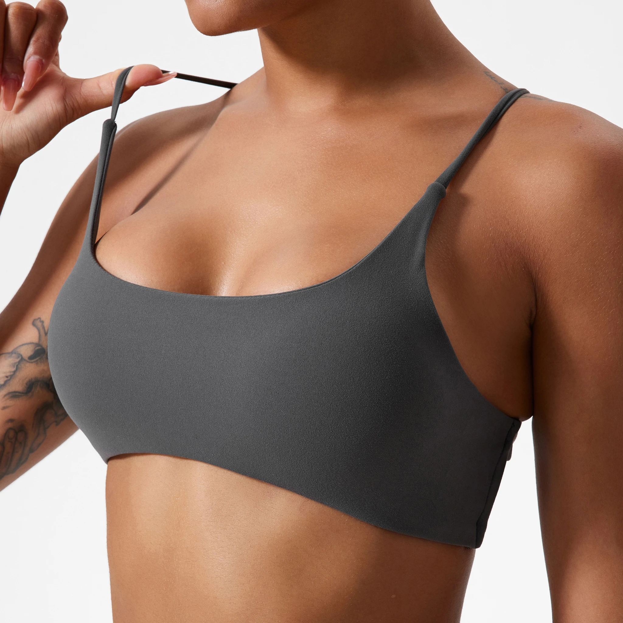 Hearuisavy Adjustable Thin Straps Women Sports Bra Padded Push Up Yoga Crop Top Low Impact Gym Fitness Sportswear Workout Top