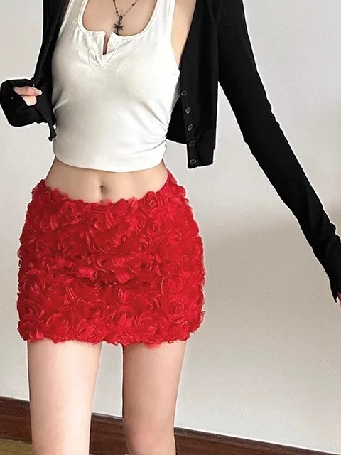 Seksowna czerwona spódnica z niskim stanem, zdobiona kwiatami 3D, uliczna spódnica w kształcie litery A, mieszanka poliestru i spandexu, spódnica ort.