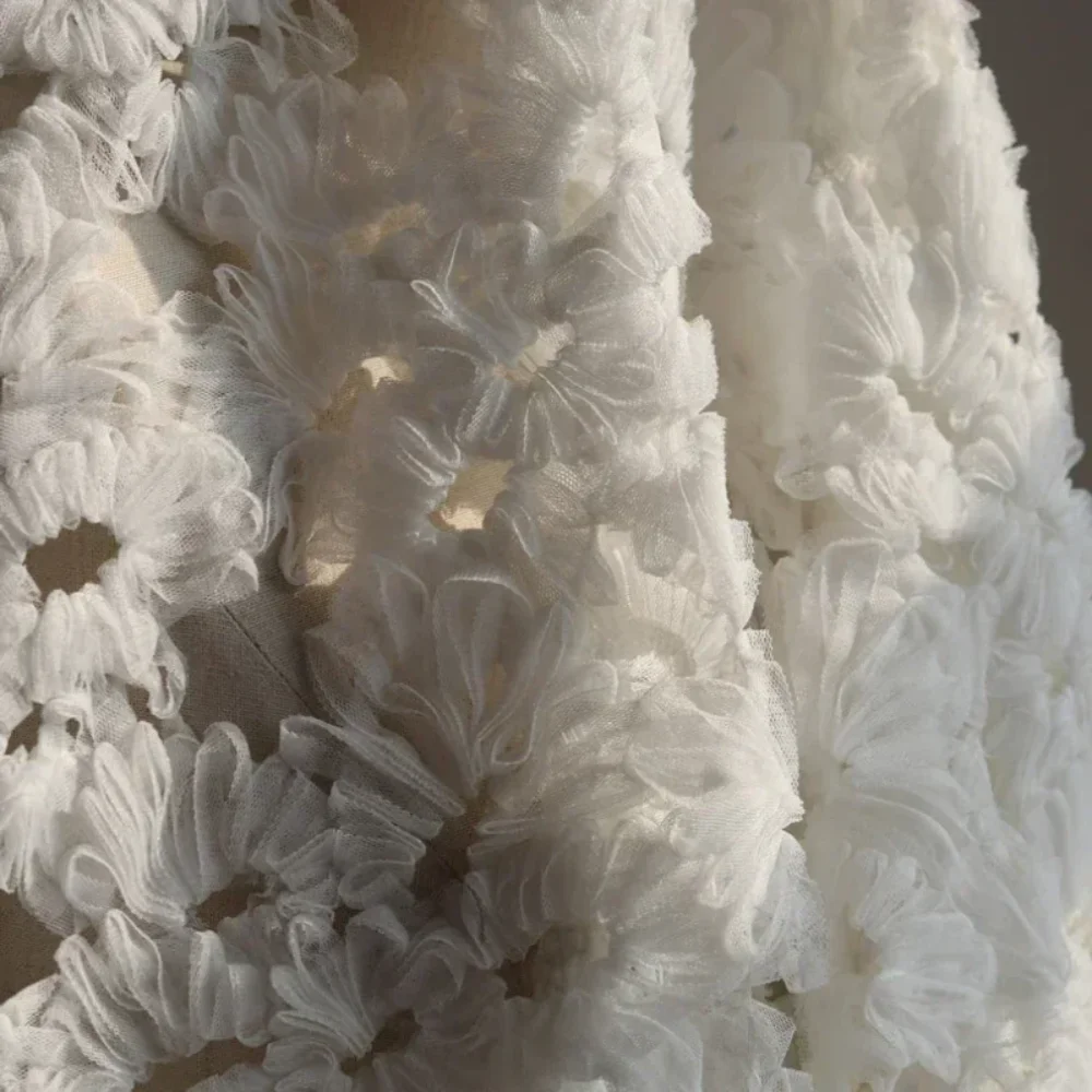 

Сетчатая ткань, трехмерная ткань с лепестками роз, дизайнерское платье, одежда, ткань для шитья одежды, полиэстер своими руками