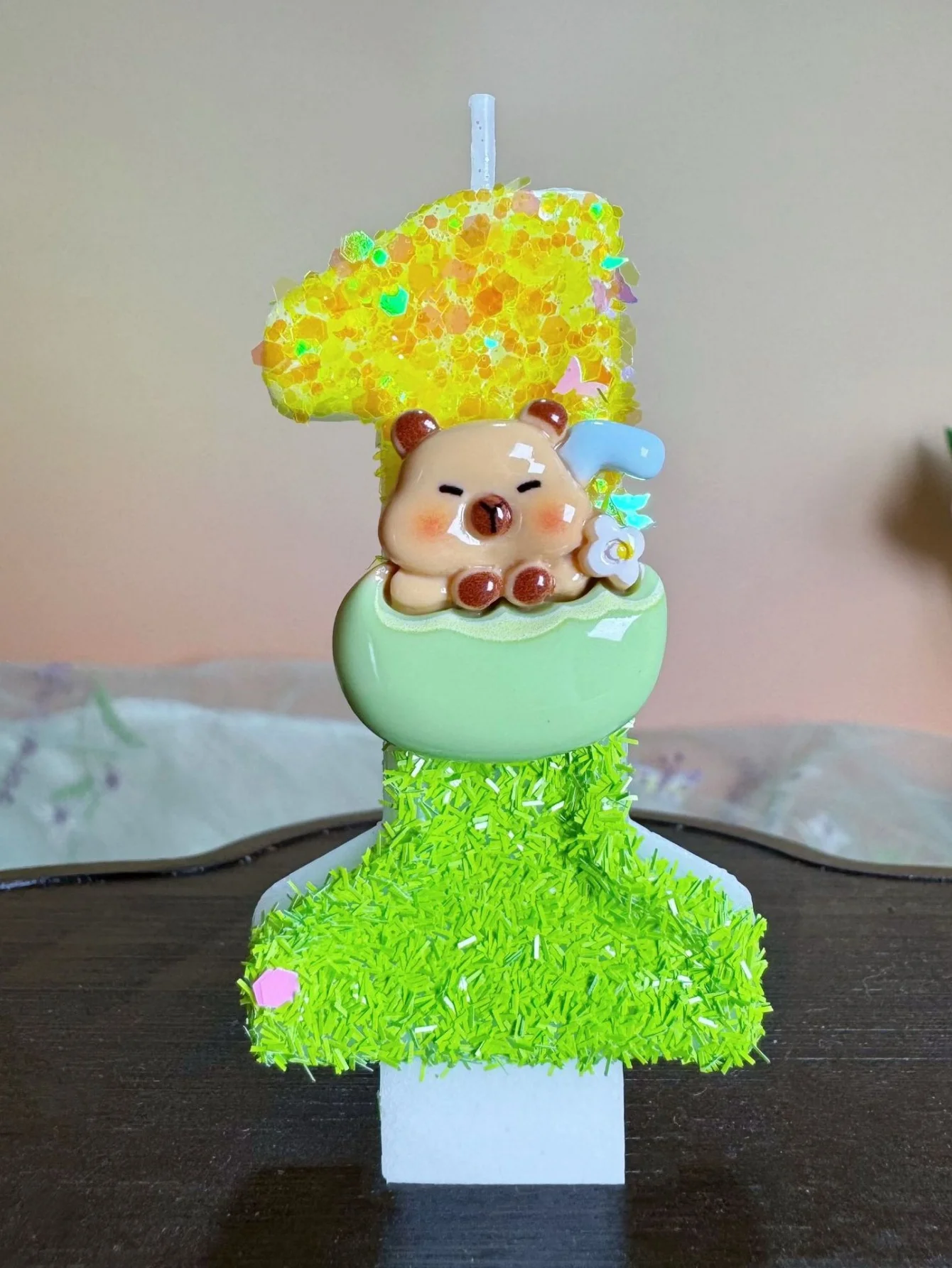Yellow-green numbered candles, candles decorated inside Capibara eggshells, festive and commemorative candles