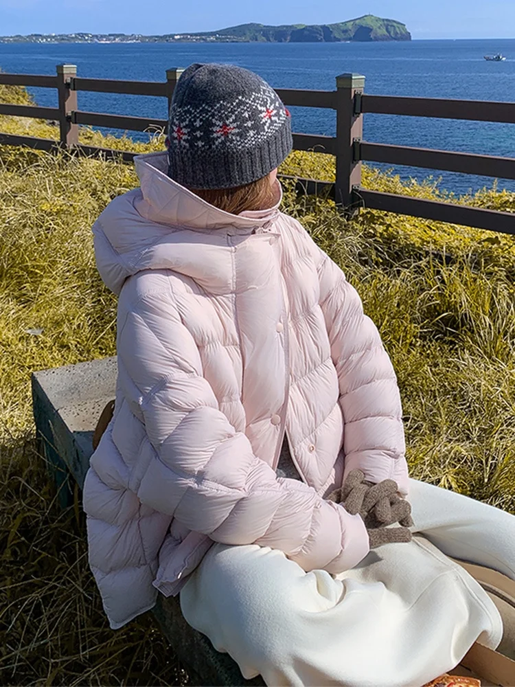 เสื้อแจ็คเก็ตผู้หญิงแบบมีฮู้ด สีชมพูอ่อน  บุด้วยขนเป็ด  สำหรับฤดูหนาว  ให้ความอบอุ่น  ทันสมัย  ช่วยชะลอวัย  สีขาว  ไส้ขนเป็ด