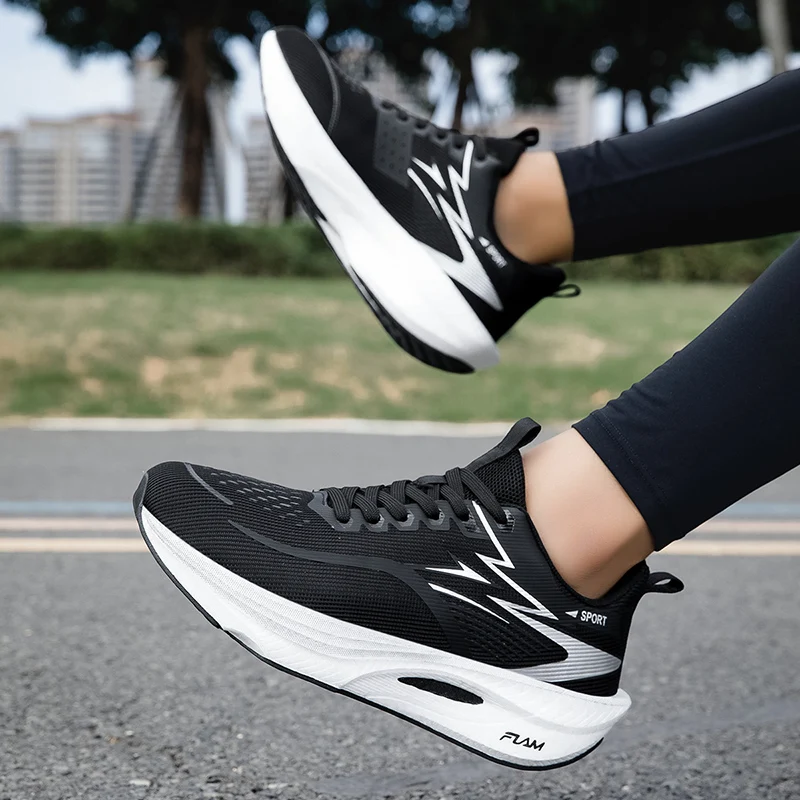 Herren-Laufschuhe, Tennisschuhe, atmungsaktive Laufschuhe mit Carbonplatte, hochelastische, rutschfeste und abriebfeste Außensohle, Herren- und Damenschuhe für Marathonläufe, sportliche Schuhe für den täglichen Gebrauch und zum Pendeln. – Detail 22