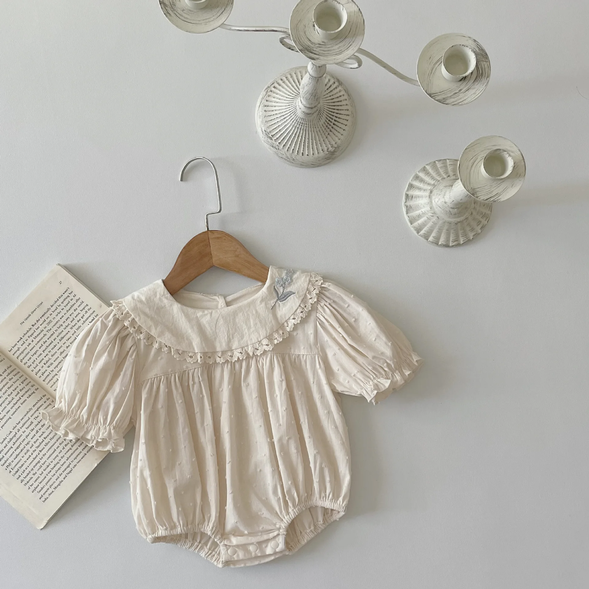 

2024 Summer Infant Embroidery Flower Lace Big Lapel Ruffle Short Sleeve Cotton Bodysuit Girl Baby Dots Casual Onesie Kid Clothes