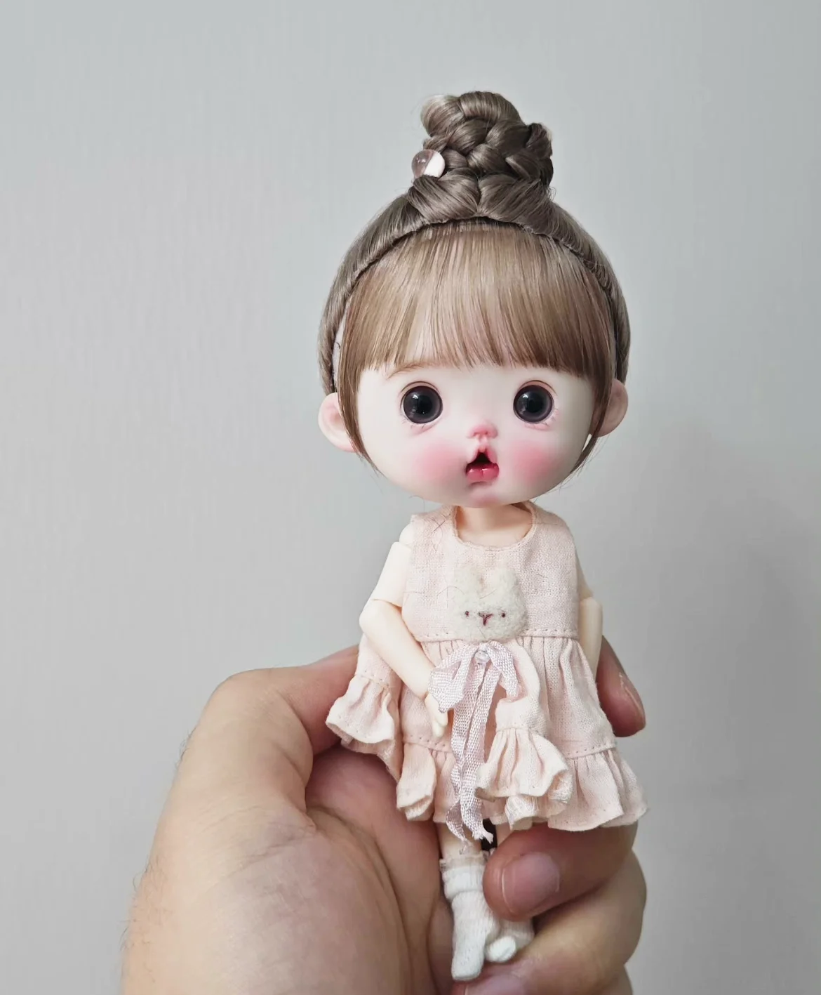 

Парик OB11 с жесткой прической, длина 5-6 дюймов (14,5 см), для кукол BJD, прическа в стиле пучка, мохер, бесплатная доставка.