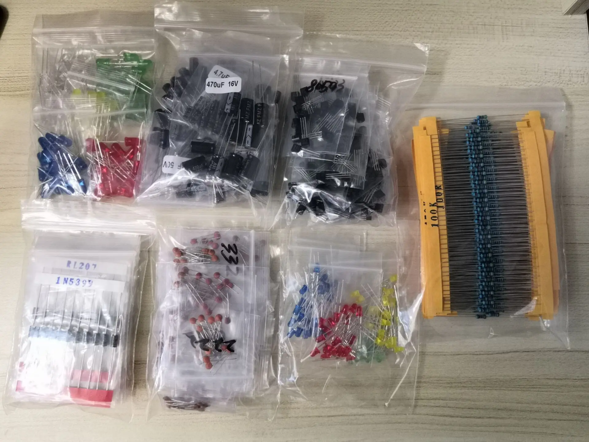 1500PCS Useful Components Kits Metal Film Resistor Led Diodes Diy Aluminum electrolytic Electronic Capacitor Ceramic Transistor