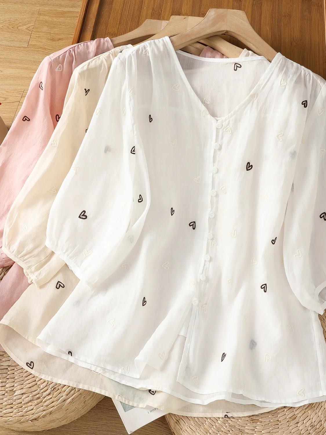 

Retro Embroidered Linen irt Women's Loose V-Ne Mid-Sve New Chinese Sle Top Summer 2025 Commute Faion Thin Material