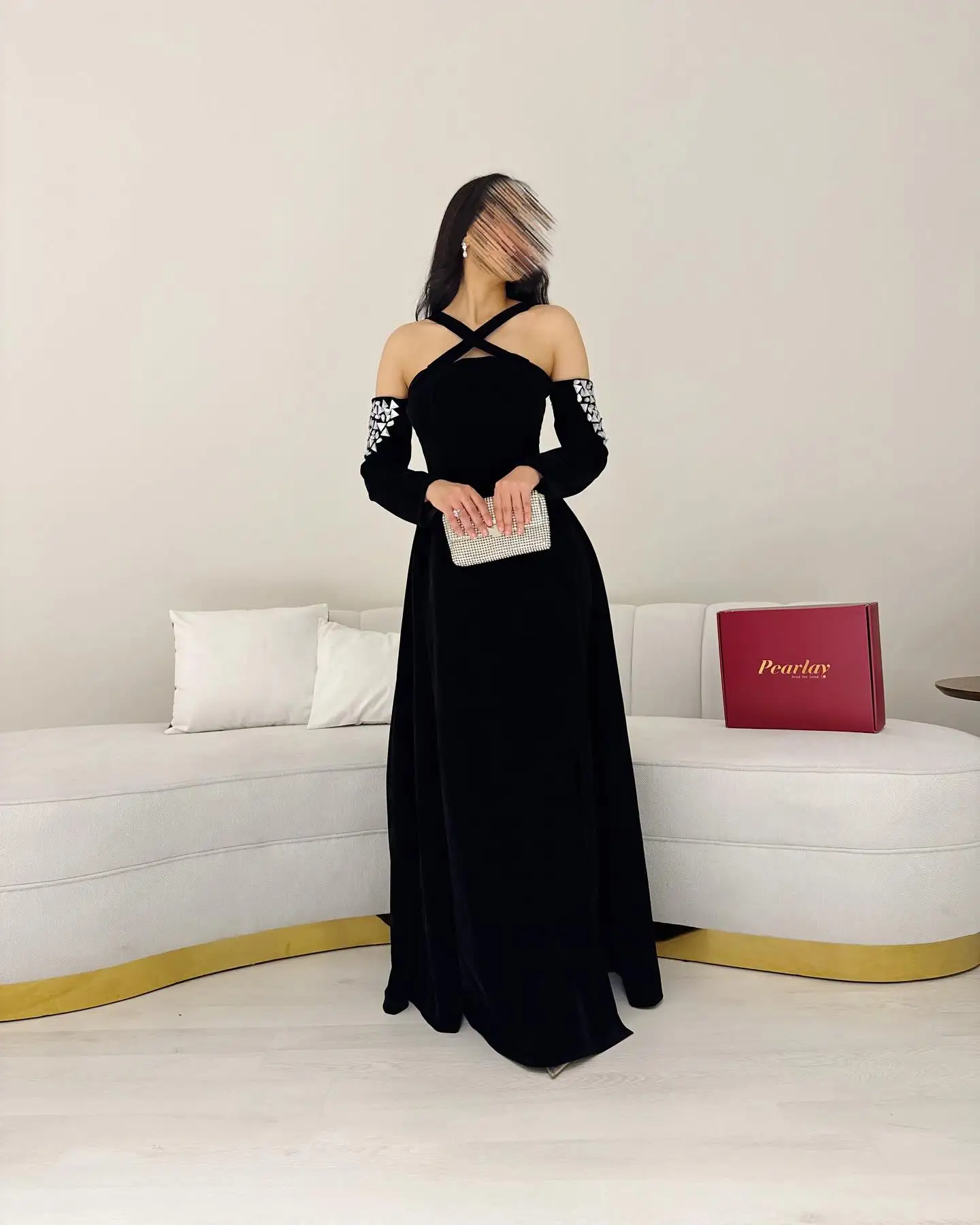 Customized Black Long Sleeves Evening Dresses Halter Neck Beadings Crystals Floor Length Prom Dresses Vestidos De Noche